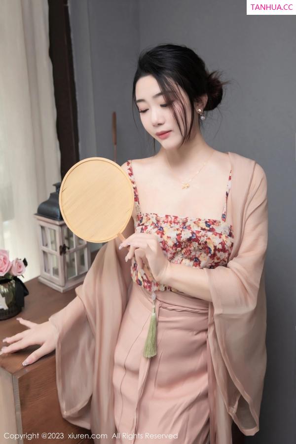   [XiuRen]高清写真图 2023.03.23 No.6457 严利娅Yuliya 汉服美臀第16张图片
